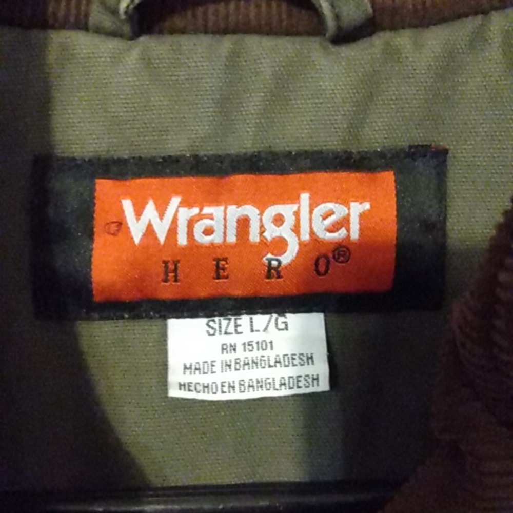 Wrangler Green Insulated Vest for Outdoor Adventures Size Large - Picture 2 of 6